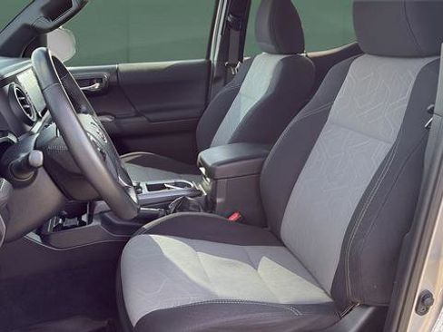 Used 2020 Toyota Tacoma TRD Off-Road w/ Technology Package image 23