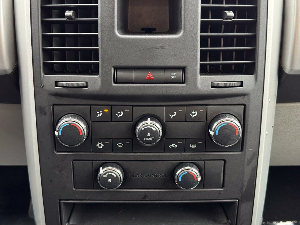 Used 2010 Dodge Grand Caravan SXT FWD image 14