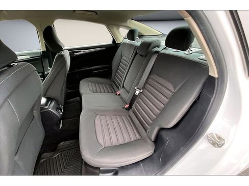 Used 2018 Ford Fusion SE image 25