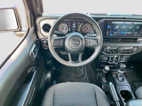 Certified 2024 Jeep Gladiator Sport AWD/4WD image 22