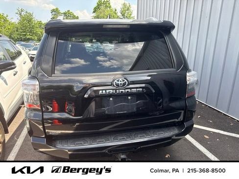 Used 2017 Toyota 4Runner SR5 AWD/4WD image 10