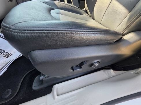 Used 2018 Chrysler Pacifica LX FWD image 15