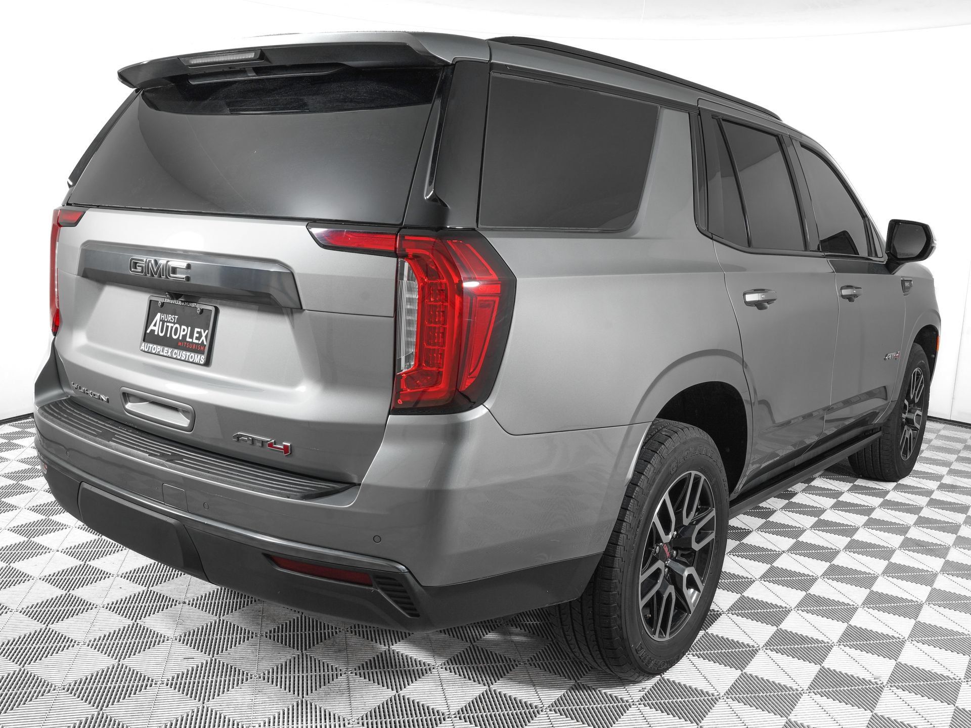 Used 2023 GMC Yukon AT4 AWD/4WD image 4