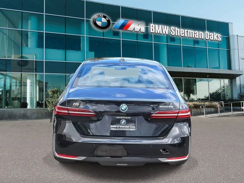 New 2026 BMW i5 eDrive40 w/ Premium Package image 5