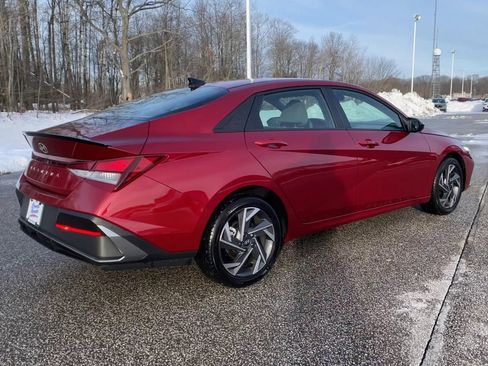 Used 2025 Hyundai Elantra Sport image 9