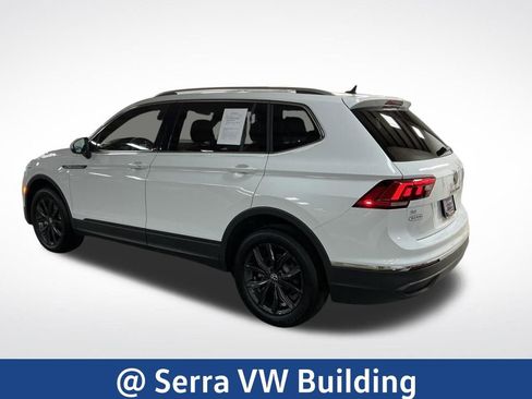 Certified 2024 Volkswagen Tiguan SE image 3