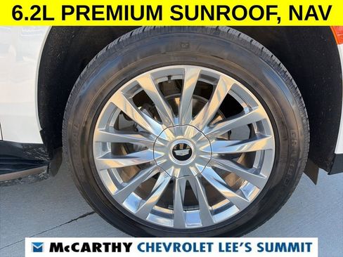 Used 2022 Cadillac Escalade ESV Premium Luxury image 18