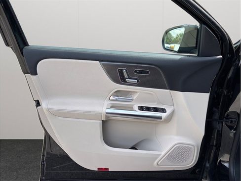 Used 2022 Mercedes-Benz GLA 250 image 19