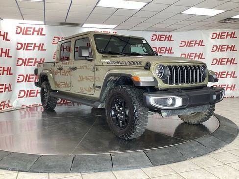 Used 2025 Jeep Gladiator Sport AWD/4WD image 1