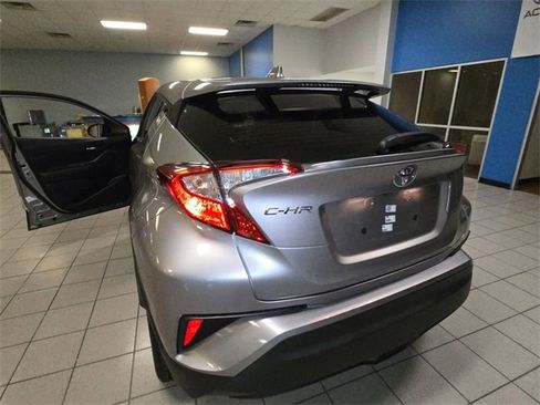 Used 2020 Toyota C-HR LE image 26