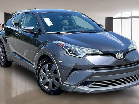 Used 2019 Toyota C-HR LE FWD image 3