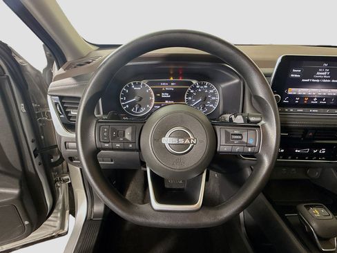 Used 2022 Nissan Rogue SV FWD image 13