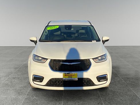 Used 2023 Chrysler Pacifica Touring-L FWD image 8