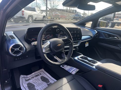 New 2026 Chevrolet Equinox EV LT AWD/4WD image 17