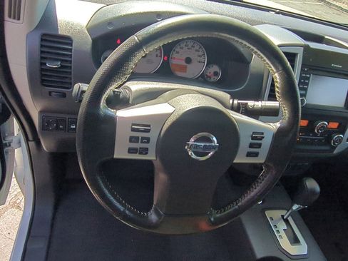 Certified 2020 Nissan Frontier PRO-4X image 11