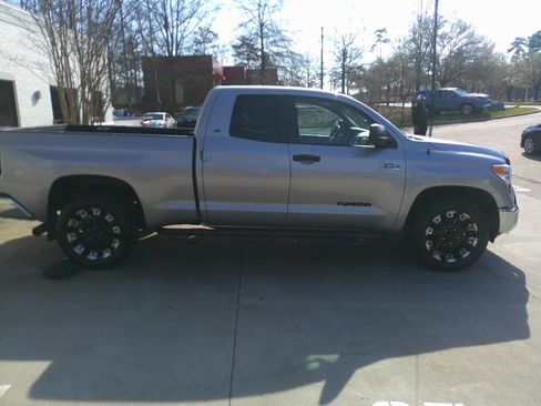 Used 2014 Toyota Tundra SR5 w/ SR5 Upgrade Package image 15