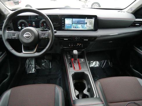 Certified 2025 Nissan Kicks SR image 13