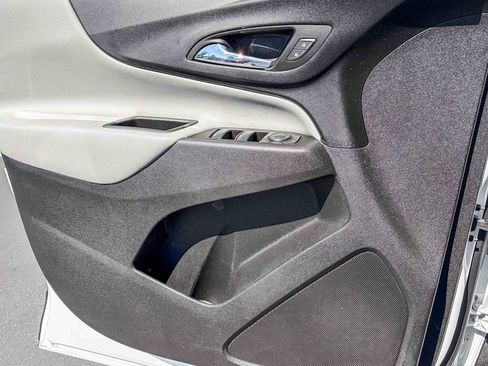Used 2022 Chevrolet Equinox LT w/ LPO, Floor Liner Package FWD image 18