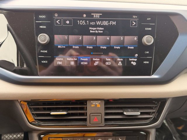 Certified 2023 Volkswagen Taos SE w/ Panoramic Sunroof Package FWD image 24