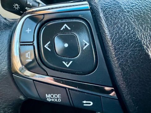 Used 2016 Toyota Avalon XLE Plus FWD image 21