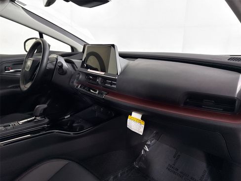 Certified 2025 Toyota Prius Plug-In Hybrid image 57