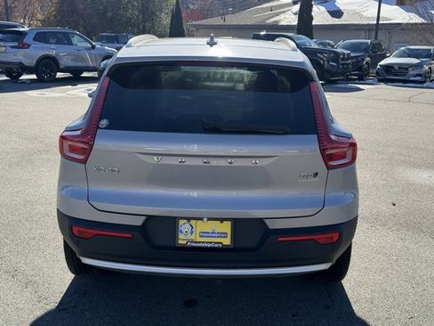 Used 2023 Volvo XC40 B5 Plus image 6