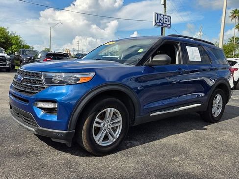 Used 2022 Ford Explorer XLT w/ Equipment Group 202A AWD/4WD image 3