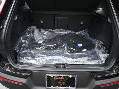 New 2025 Volvo XC40 B5 Core w/ Protection Package Premier image 29