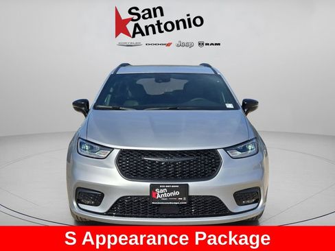 New 2026 Chrysler Pacifica Select w/ S Appearance Package image 3