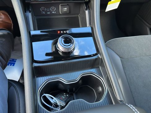 New 2025 Jeep Grand Cherokee Altitude image 17