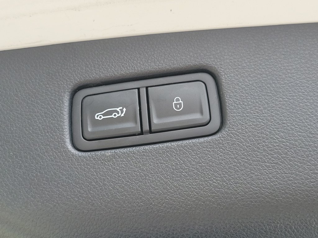 Used 2025 Genesis GV70 2.5T AWD/4WD image 16
