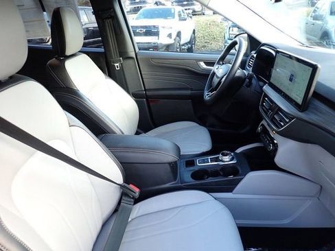 Certified 2025 Ford Escape Platinum w/ Premium Technology Package image 11