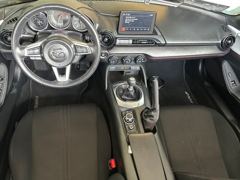 Used 2018 MAZDA MX-5 Miata Club w/ Appearance Package RWD image 13