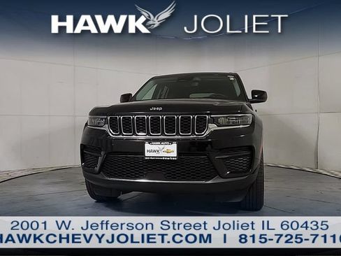 Used 2023 Jeep Grand Cherokee Laredo AWD/4WD image 3