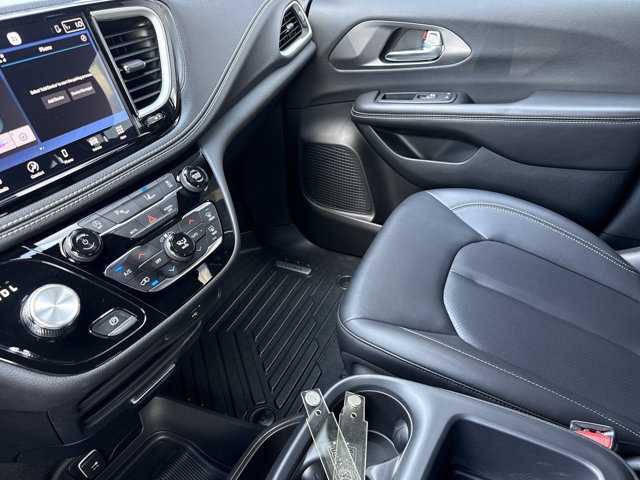 Used 2026 Chrysler Pacifica Select FWD image 23