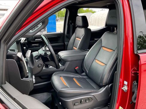 Used 2024 GMC Sierra 1500 AT4 w/ Technology Package AWD/4WD image 8