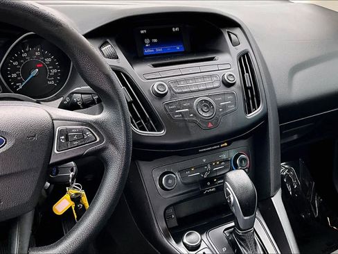 Used 2017 Ford Focus SE image 7