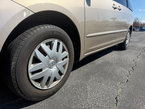 Used 2007 Toyota Sienna LE FWD image 18