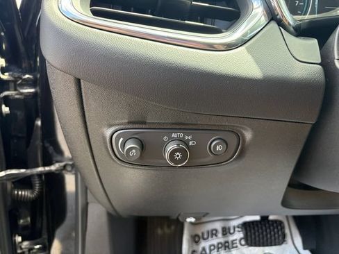 Used 2018 Chevrolet Equinox Premier FWD image 20