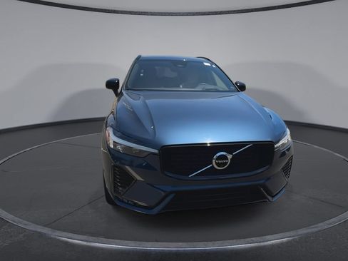 Used 2023 Volvo XC60 B5 Ultimate w/ Protection Package FWD image 3