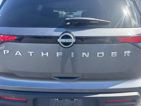 Used 2025 Nissan Pathfinder SV FWD image 5