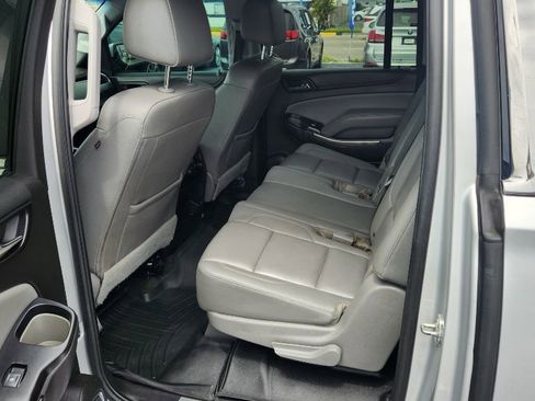 Used 2018 Chevrolet Suburban LT RWD image 16