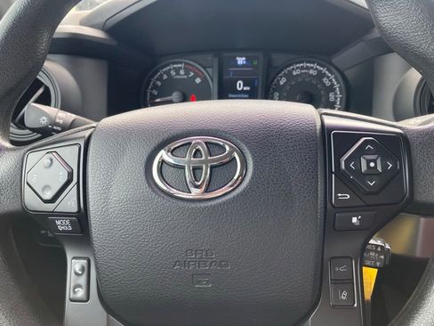 Used 2022 Toyota Tacoma SR AWD/4WD image 18