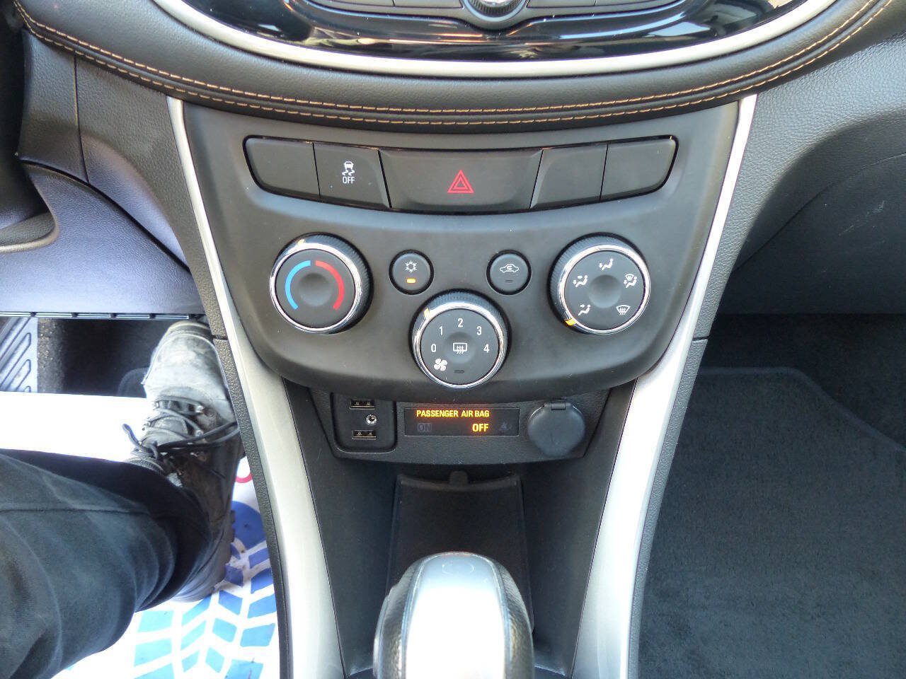 Used 2020 Chevrolet Trax LT FWD image 31