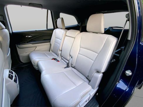 Used 2018 Honda Pilot Touring image 21