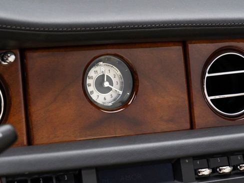 Used 2010 Rolls-Royce Phantom Drophead Coupe RWD image 24