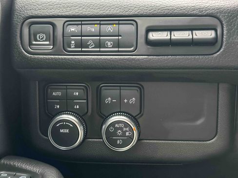 Used 2023 GMC Yukon Denali AWD/4WD image 37