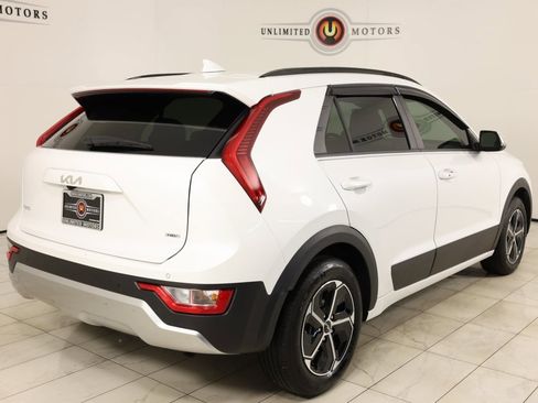 Used 2024 Kia Niro EX image 3