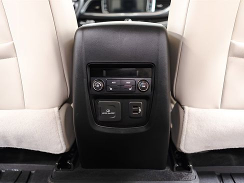 Used 2024 Buick Enclave Avenir image 33