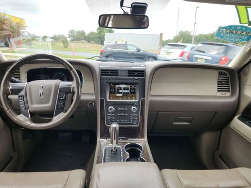 Used 2017 Lincoln Navigator L Select RWD image 25